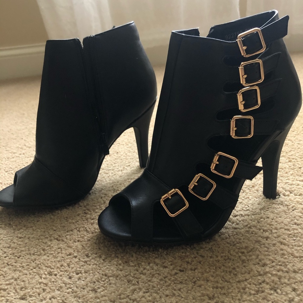 Black opened toe booties